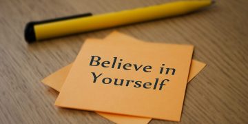 We Are the Champions (Queen) là bài hát cổ vũ động viên luôn cố gắng