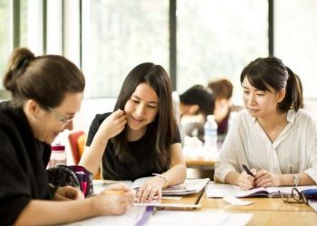 Giao tiếp giỏi tiếng Anh trông bạn thật uyên bác