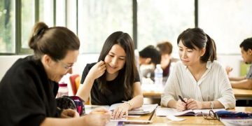 Giao tiếp giỏi tiếng Anh trông bạn thật uyên bác