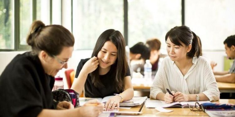 Giao tiếp giỏi tiếng Anh trông bạn thật uyên bác