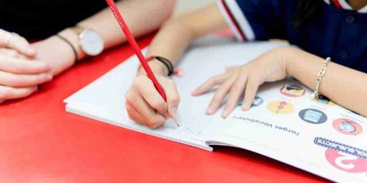 Cách sử dụng các bài tập để luyện nghe và nói tiếng Anh