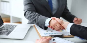 Luật sư giúp tư vấn và hướng dẫn thủ tục đầu tư